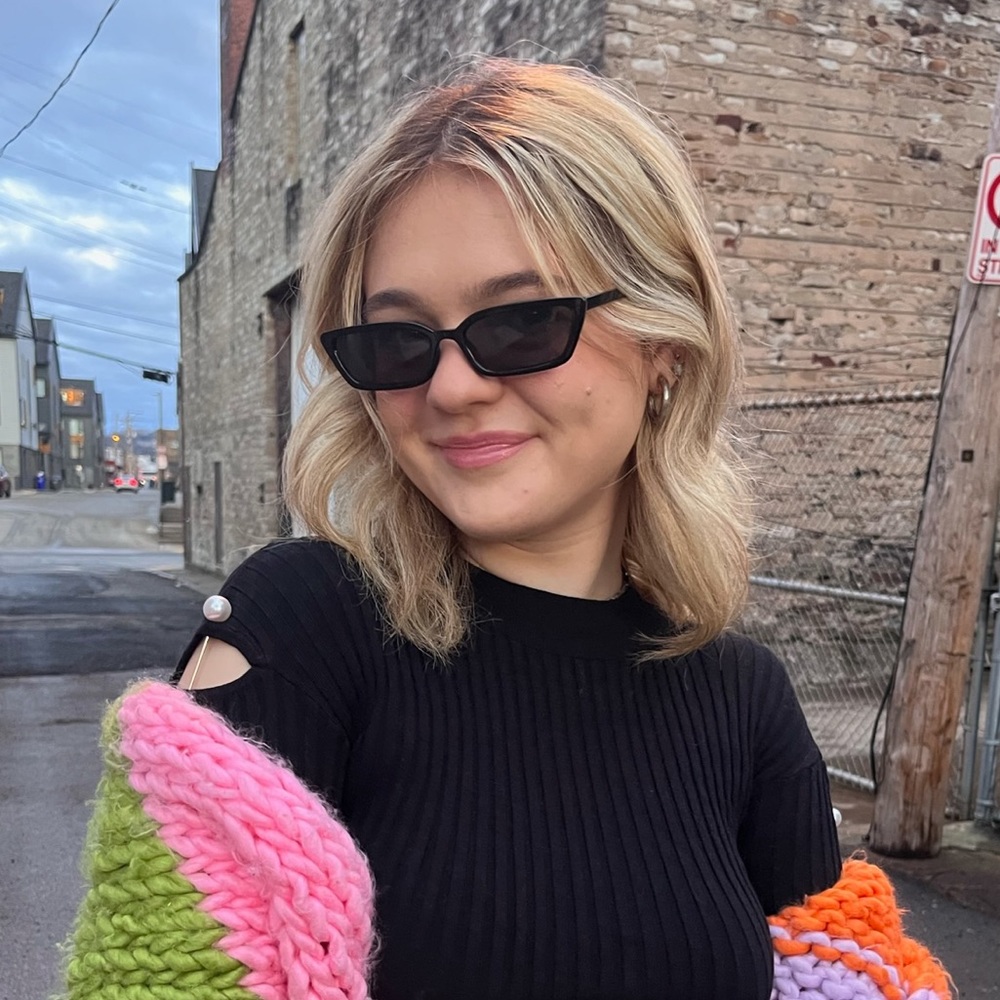 The Jessica Cat-Eye Sunglasses - Picture 2 of 10